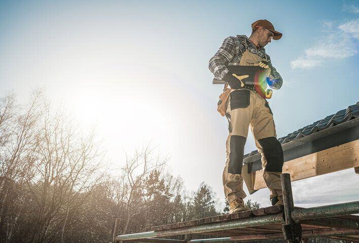 roofer in the sunlight