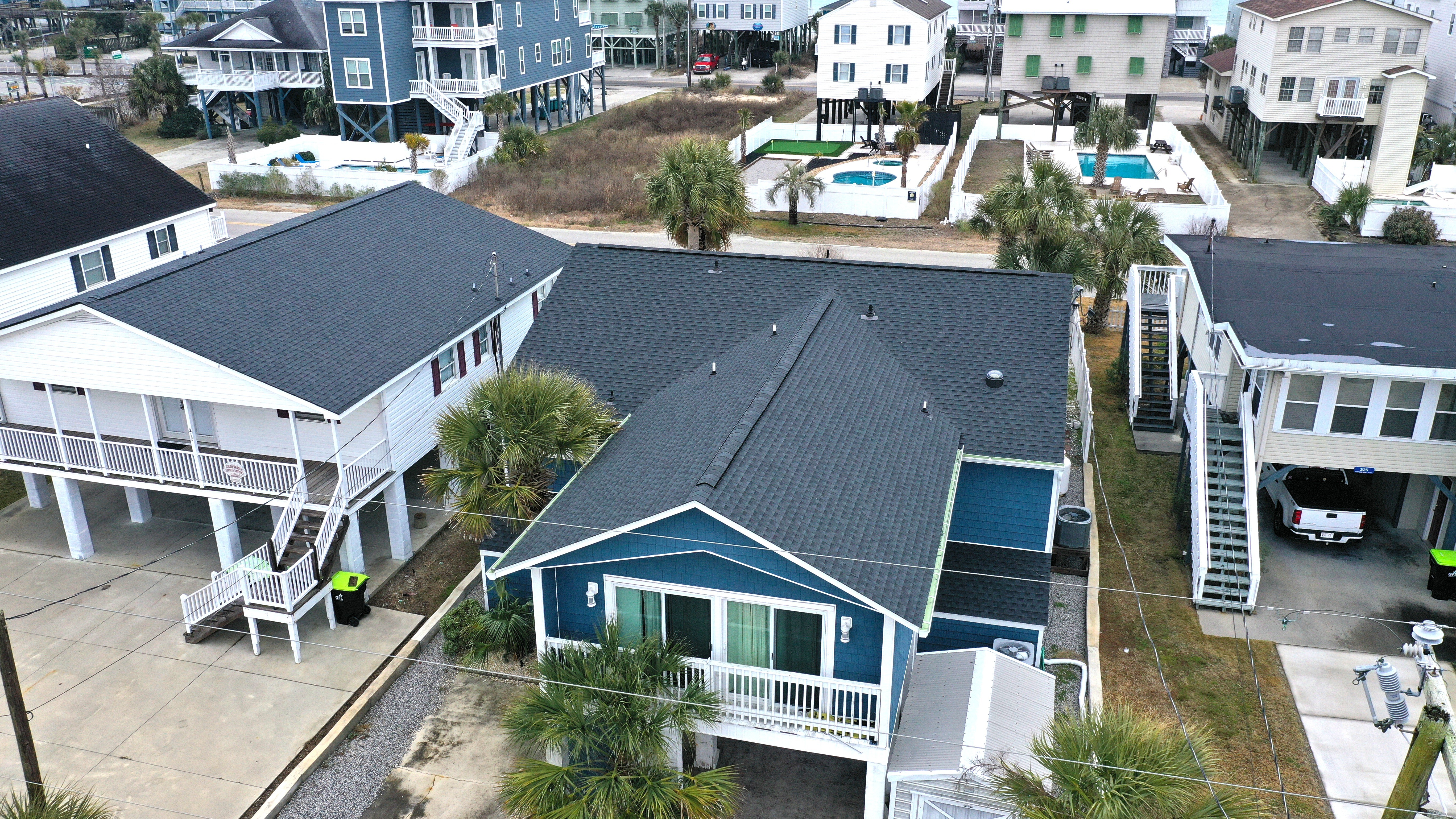 Linta Roofing crew at work